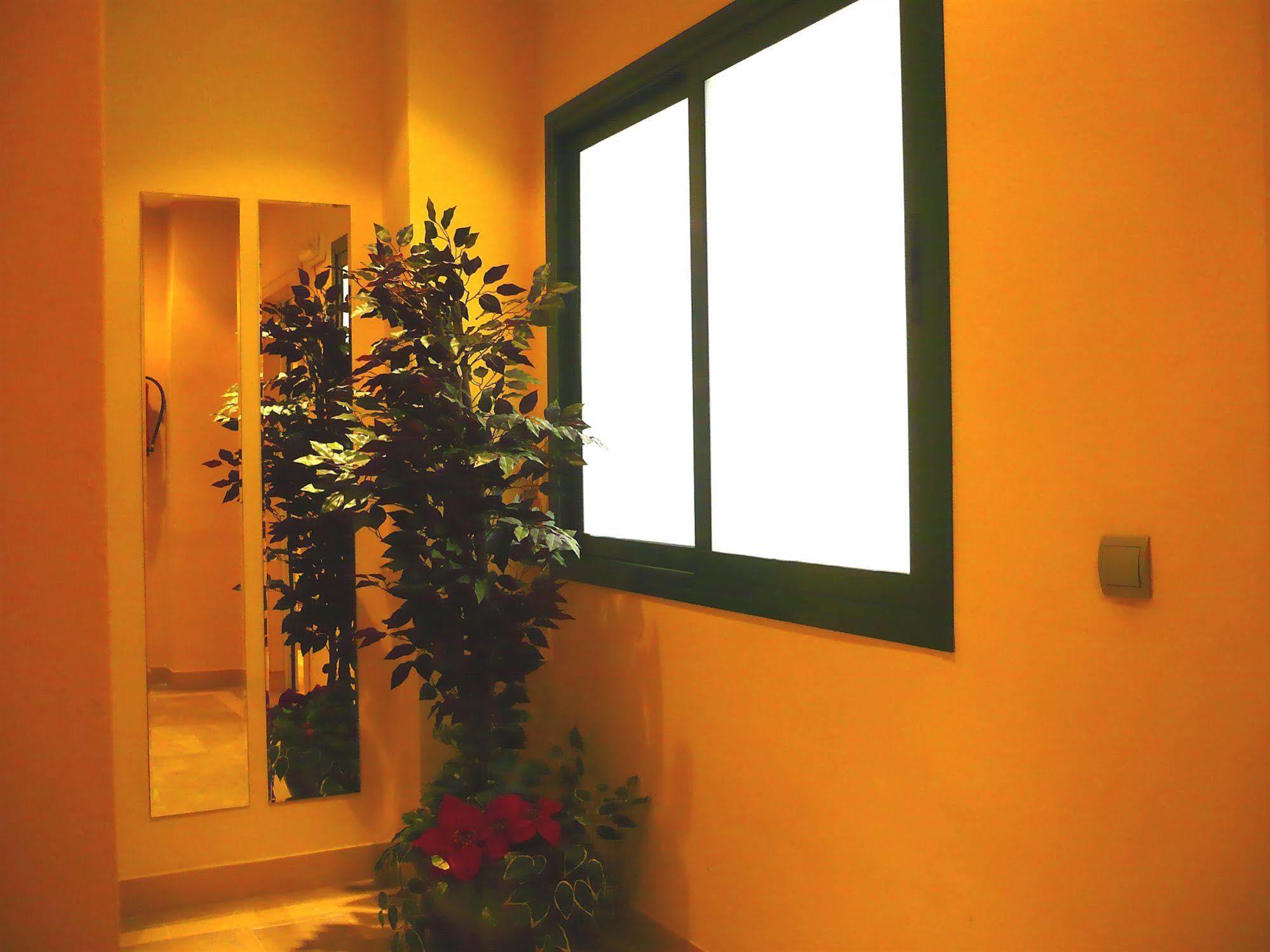 Apartamentos Suites Oficentro Málaga Extérieur photo