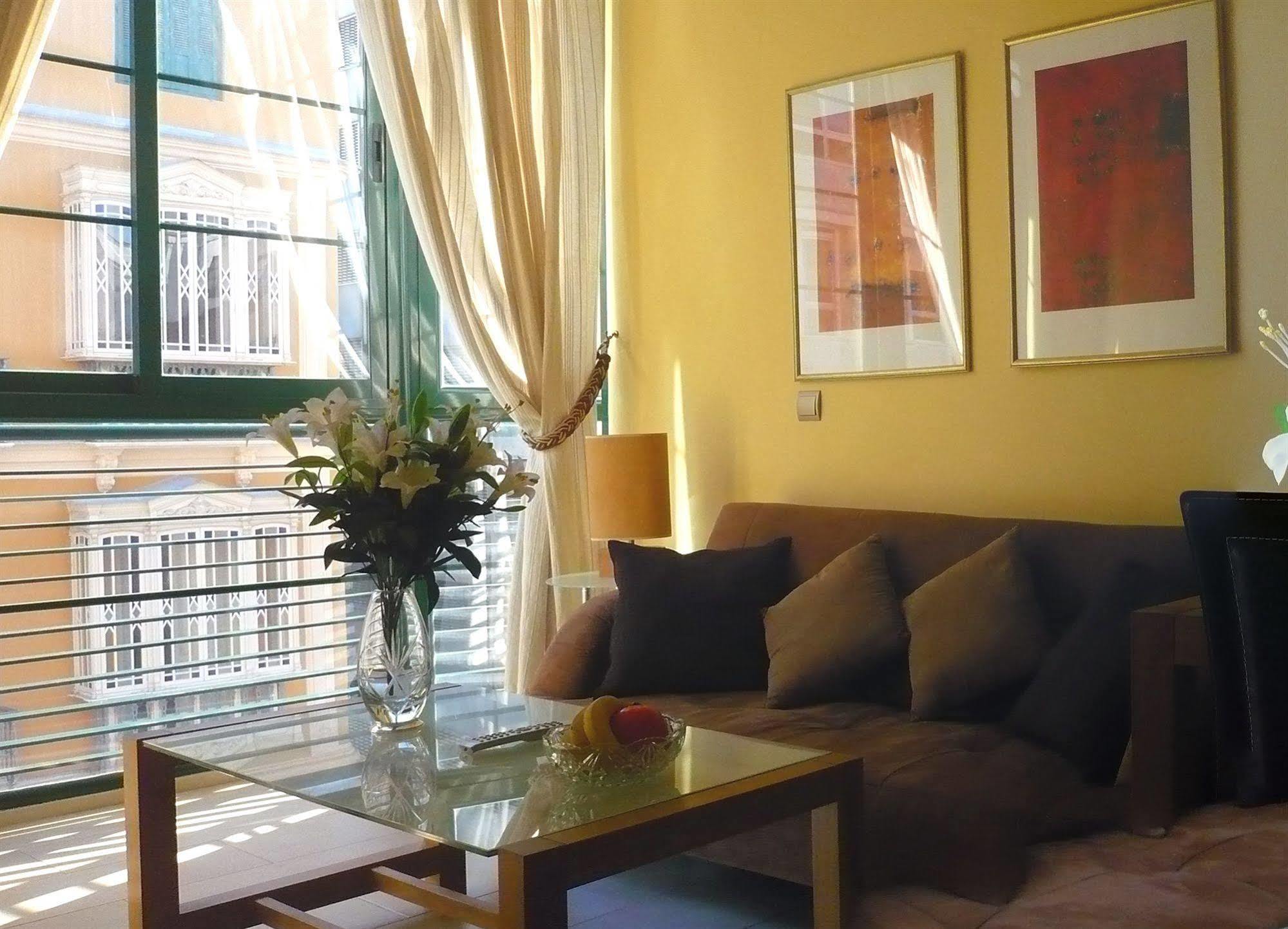 Apartamentos Suites Oficentro Málaga Extérieur photo